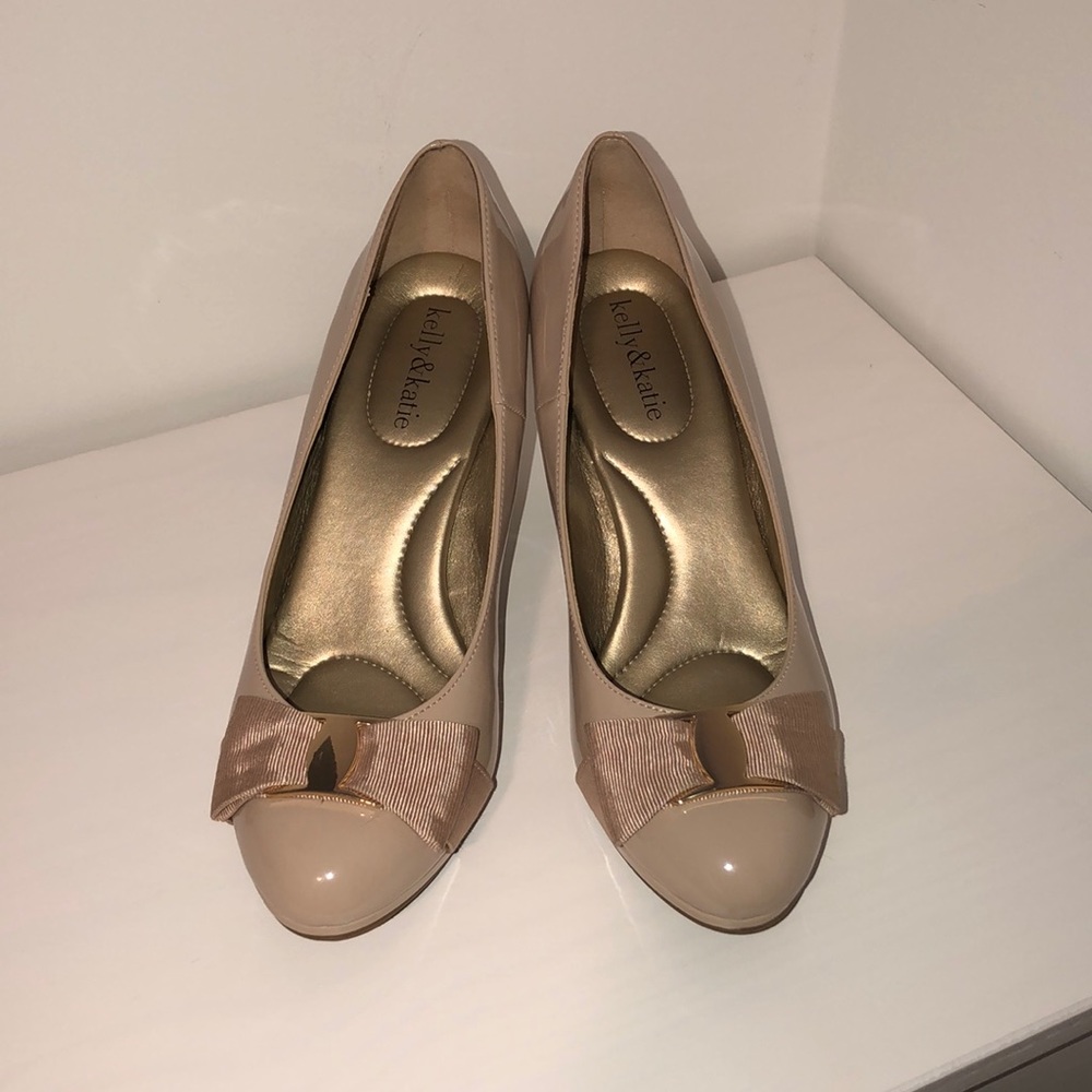 Kelly & Katie beige heels